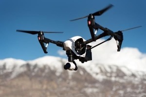 Hvor højt kan droner flyve?